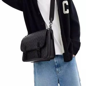 Coach Men’s Hitch Messenger Bag In Signature Canvas Charcoal (Size: L 32.5cm, H 24.5cm, W 8.5cm) CAH92