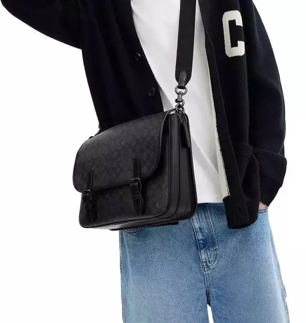 Coach Men’s Hitch Messenger Bag In Signature Canvas Charcoal (Size: L 32.5cm, H 24.5cm, W 8.5cm) CAH92