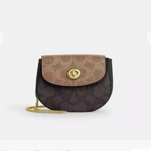 Coach Turnlock Card Case In Blocked Signature Canvas Bag (Size: L 5.7cm, H 12.1cm, W 9.5cm) CZ474