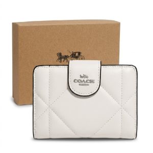COACH WOMEN’S GEOMETRIC QUILTED LEATHER MEDIUM CORNER ZIP WALLET IN CHALK – C3454
